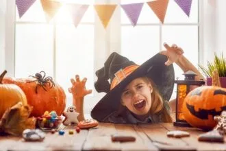 Украшаем дверь на Хэллоуин